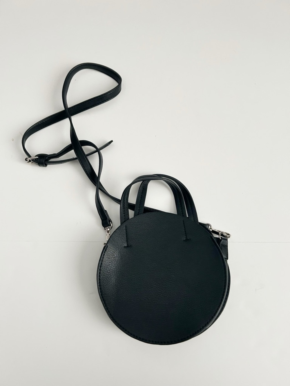 Urban Outfitters Black Round Crossbody Bag - Picture 2 of 4